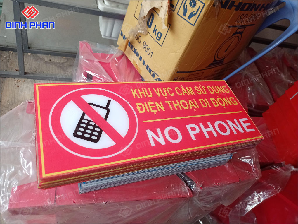 Làm Bảng Hiệu Mica Dán Decal Đẹp, Bền, Giá Rẻ Làm Bảng Hiệu Mica Dán Decal Đẹp, Bền, Giá Rẻ