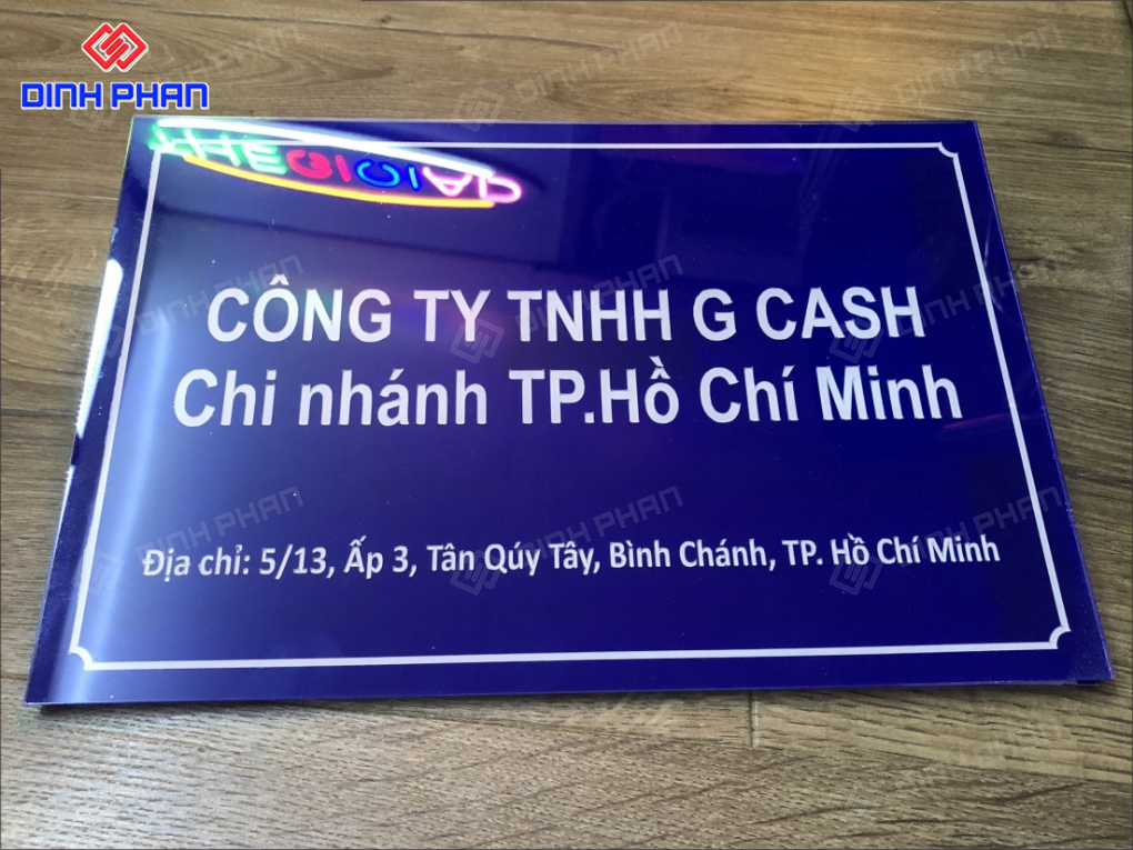 Làm Bảng Hiệu Mica Dán Decal Đẹp, Bền, Giá Rẻ Làm Bảng Hiệu Mica Dán Decal Đẹp, Bền, Giá Rẻ