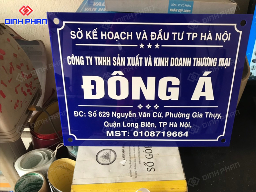 Làm Bảng Hiệu Mica Dán Decal Đẹp, Bền, Giá Rẻ Làm Bảng Hiệu Mica Dán Decal Đẹp, Bền, Giá Rẻ