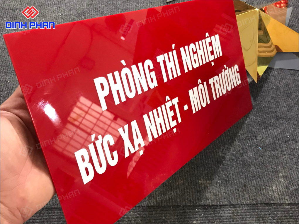 Làm Bảng Hiệu Mica Dán Decal Đẹp, Bền, Giá Rẻ Làm Bảng Hiệu Mica Dán Decal Đẹp, Bền, Giá Rẻ