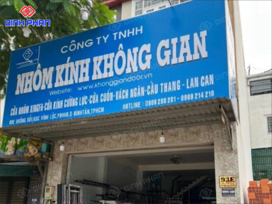 20+ Mẫu Bảng Hiệu Nhôm Kính Ấn Tượng, Chuyên Nghiệp
