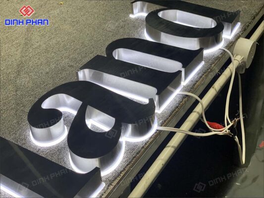 Gia Công Chữ Inox Hắt Chân Cao Cấp, Sang Trọng