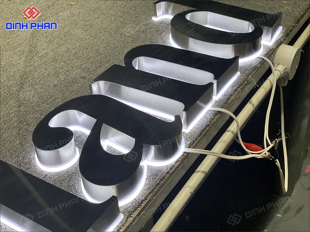 Gia Công Chữ Inox Hắt Chân Cao Cấp, Sang Trọng