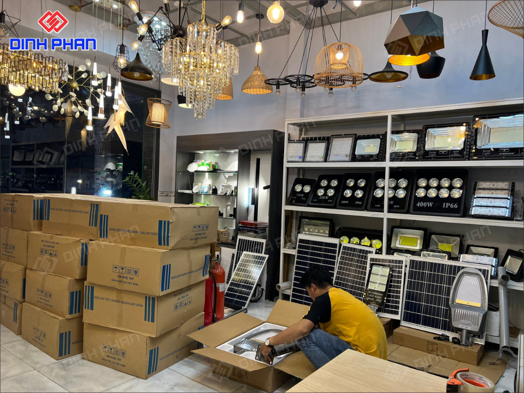 20+ Mẫu Thiết Kế Showroom Đèn Trang Trí Xu Hướng, Luxury 20+ Mẫu Thiết Kế Showroom Đèn Trang Trí Xu Hướng, Luxury