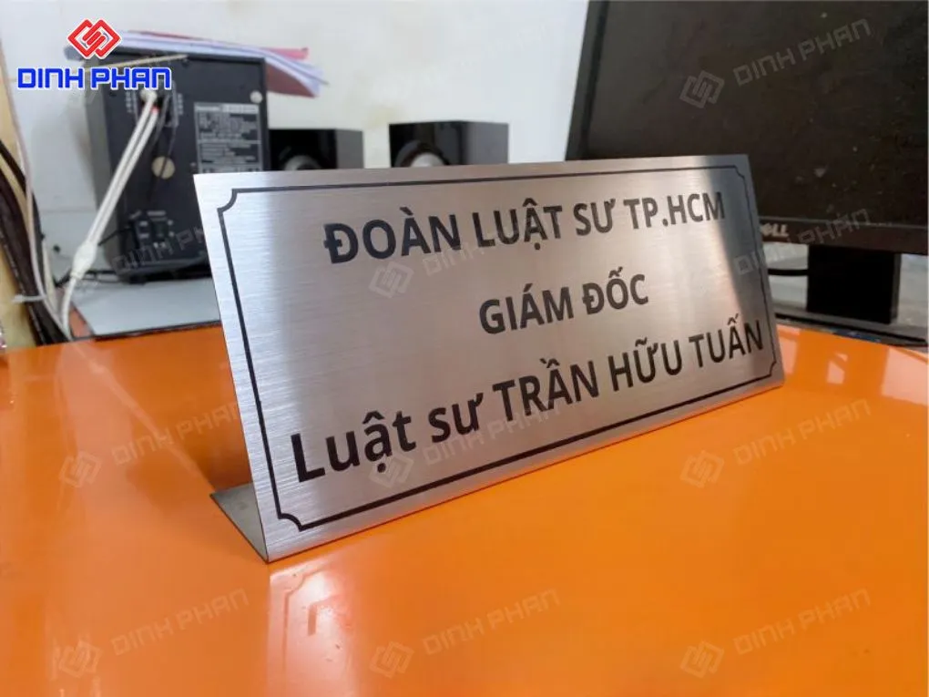 Bảng tên để bàn