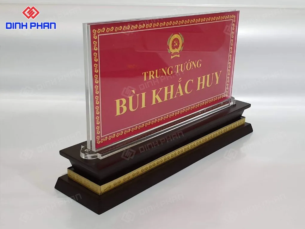 Bảng tên để bàn