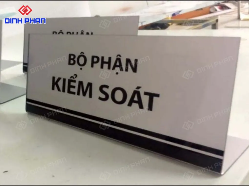 Bảng tên để bàn