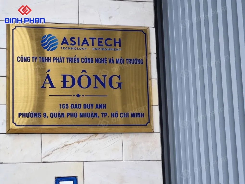 Bảng tên công ty ăn mòn