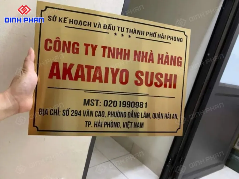 Bảng tên công ty ăn mòn