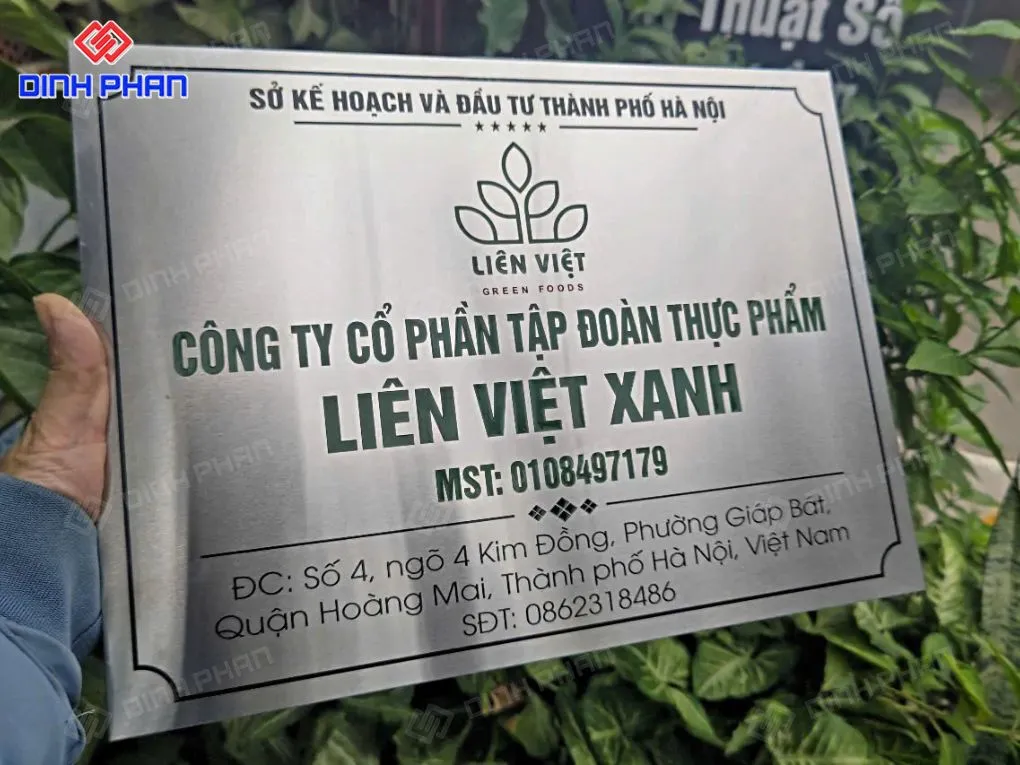 Bảng tên công ty ăn mòn