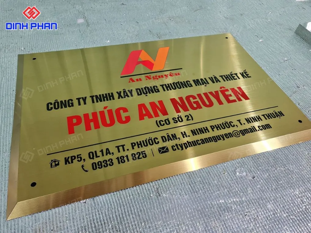 Bảng tên công ty ăn mòn