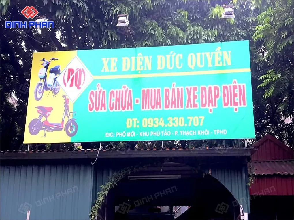 Biển quảng cáo xe điện