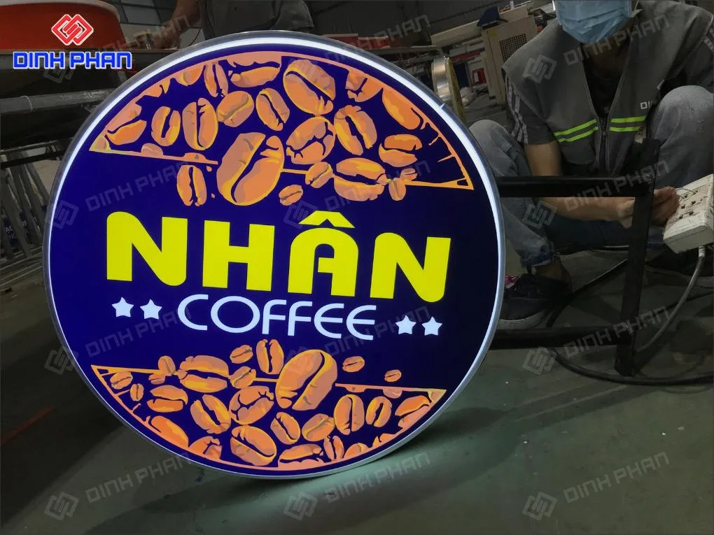 Cách chọn biển vẫy quán cafe vừa đẹp vừa tiết kiệm chi phí tối đa