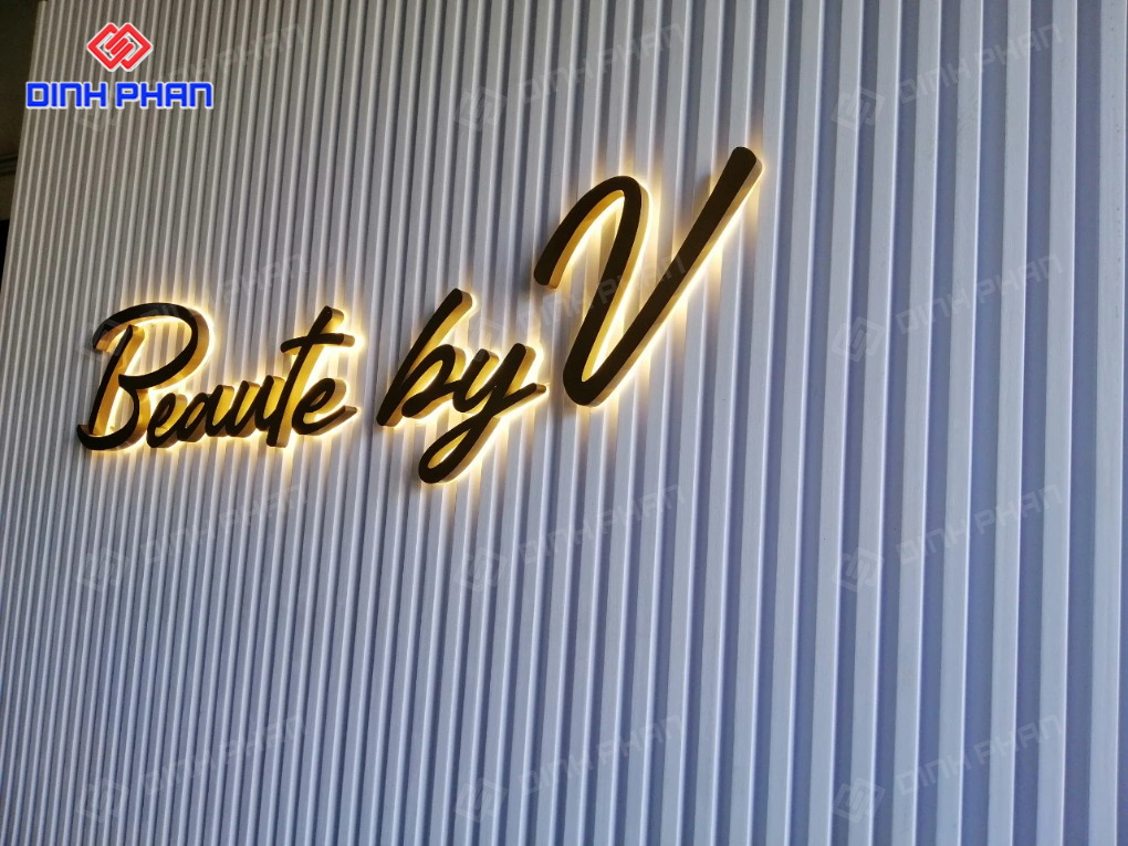 Chữ Inox hắt sáng chân