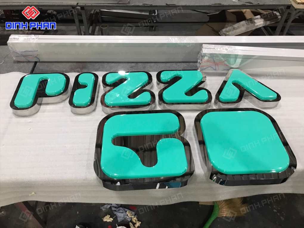 gia cong chu inox mat mica 4