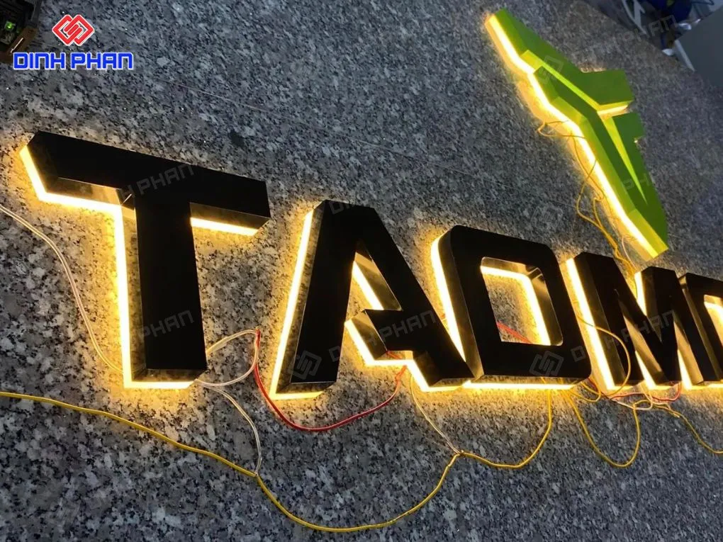 Làm chữ inox hắt chân