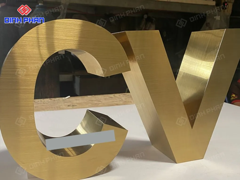 Làm chữ inox vàng xước 