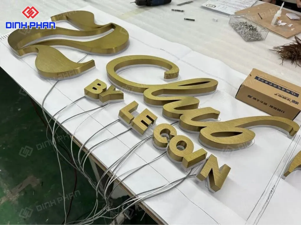 Làm chữ inox vàng xước 