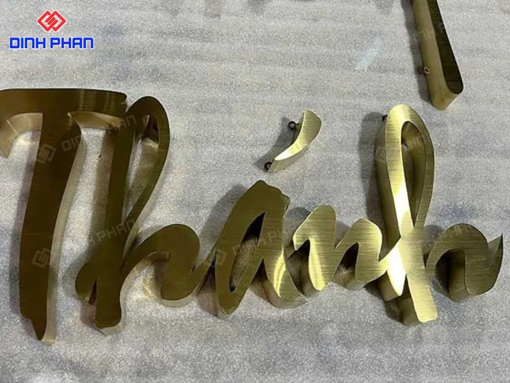 Làm chữ inox vàng xước 