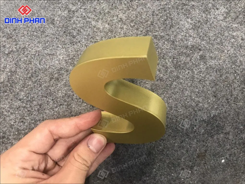 Làm chữ inox vàng xước 