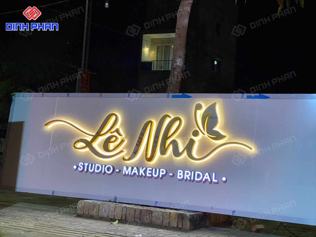 Bảng hiệu chữ nổi đèn LED