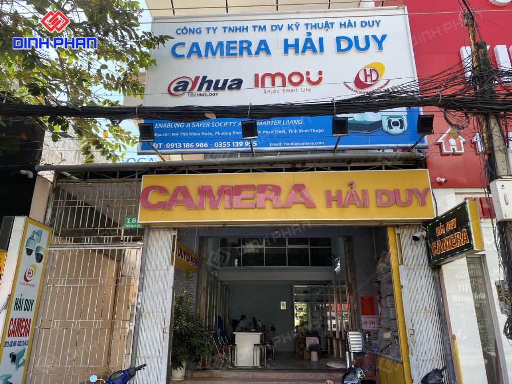 Bảng hiệu cửa hàng camera