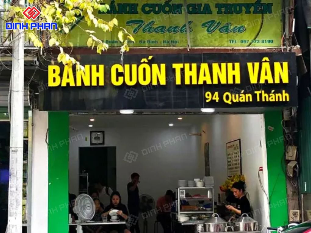 Bảng hiệu quán bánh cuốn