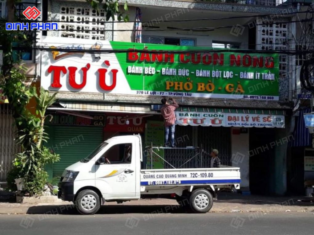 Bảng hiệu quán bánh cuốn
