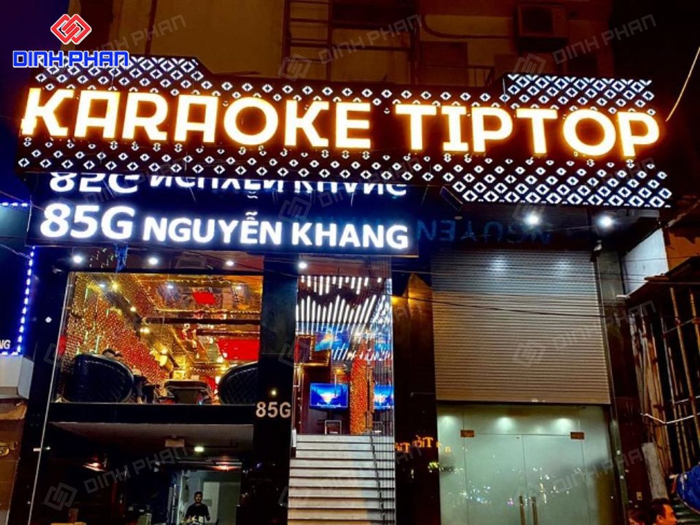 Bảng hiệu quán karaoke