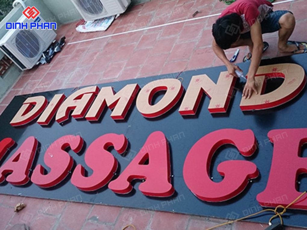 Bảng hiệu tiệm massage