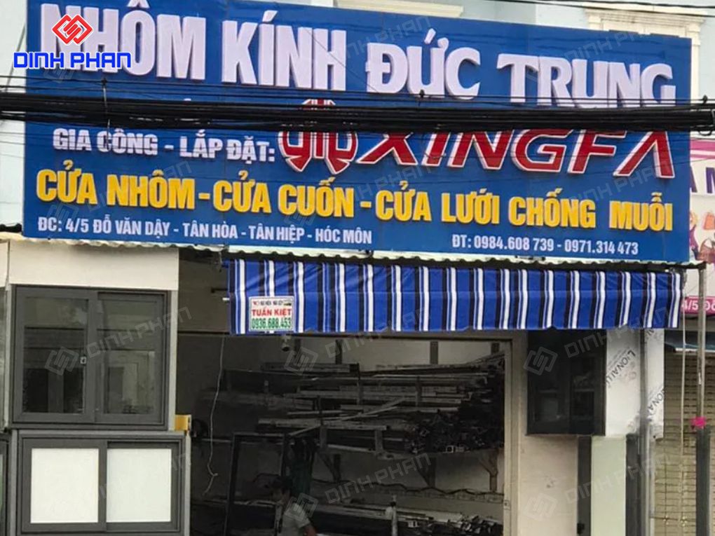 Bảng hiệu tiệm nhôm kính ngoài trời loại nào bền đẹp Bảng tiệm hiệu nhôm kính
