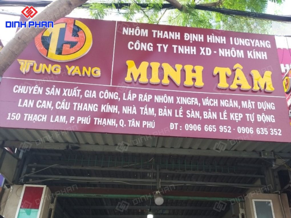Bảng hiệu tiệm nhôm kính ngoài trời loại nào bền đẹp Bảng tiệm hiệu nhôm kính