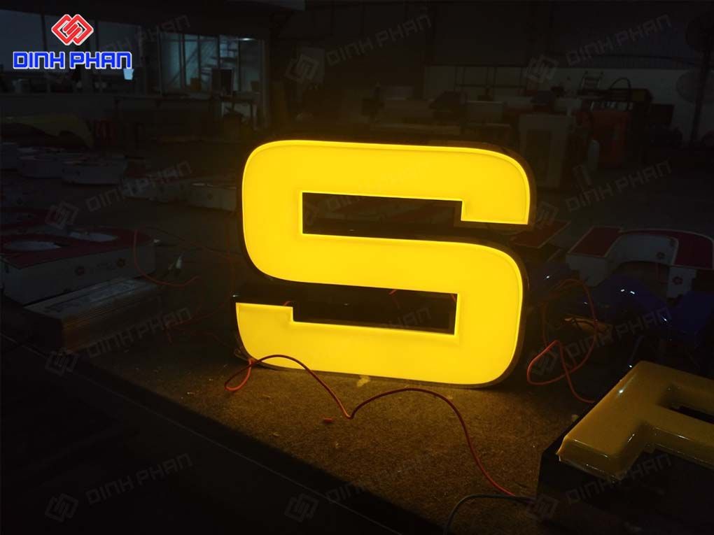 Chữ mica đèn led