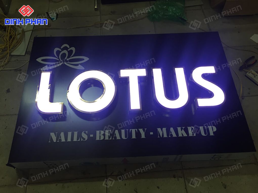 Chữ mica đèn led