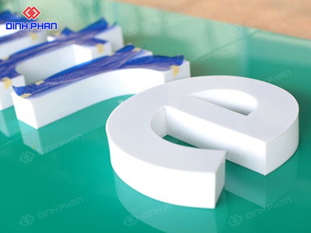 Gia công chữ nổi mica
