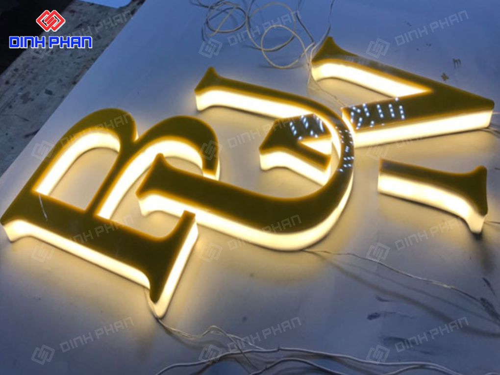 Gia công chữ nổi mica