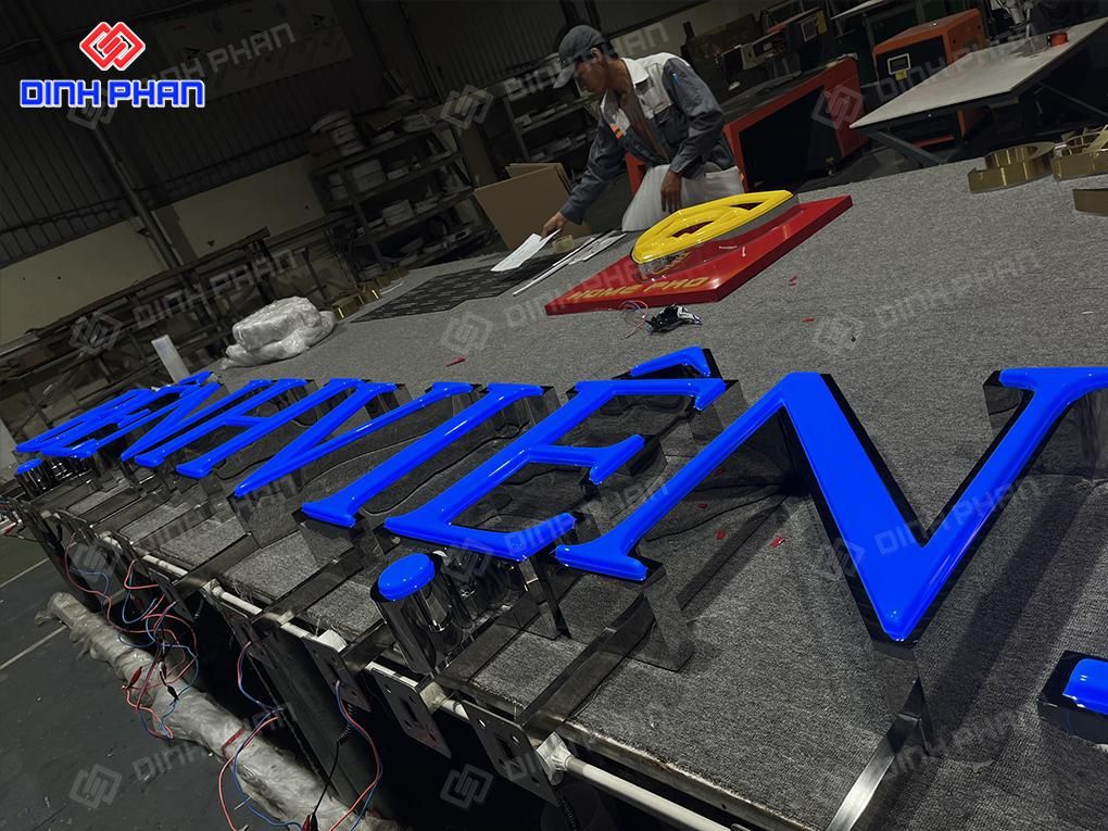 Làm bảng hiệu led