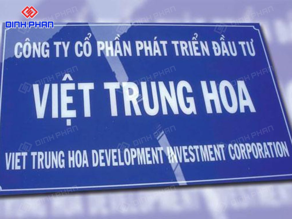 Làm bảng hiệu mica dán decal