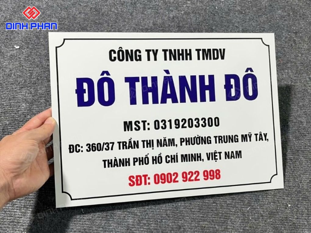 Làm bảng hiệu mica dán decal