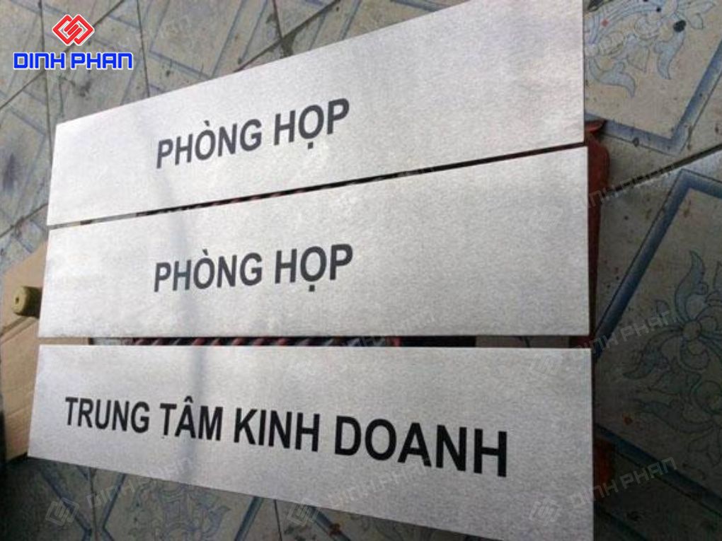 Làm biển tên phòng ban