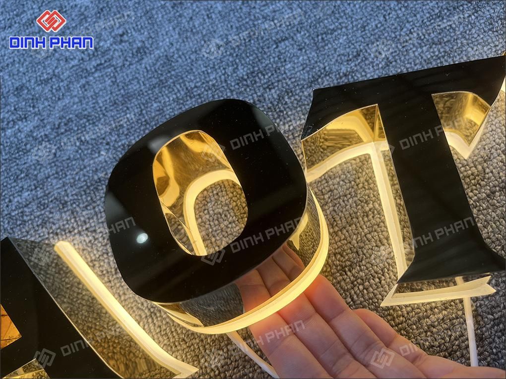 Chữ inox đế mica