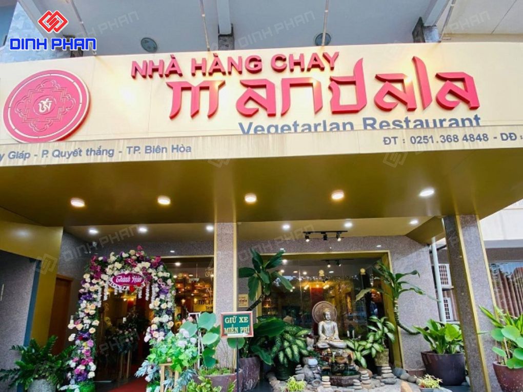 Bảng hiệu nhà hàng