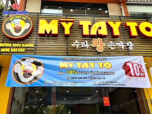 Bảng hiệu quán mì cay