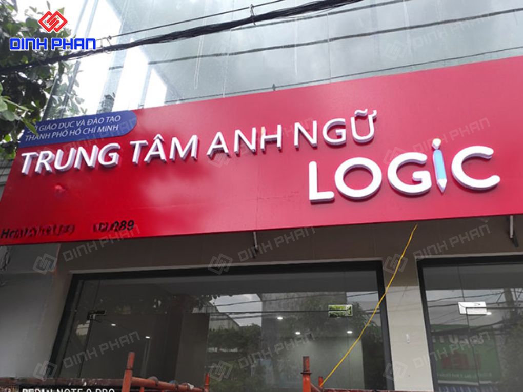 Bảng hiệu trung tâm anh ngữ