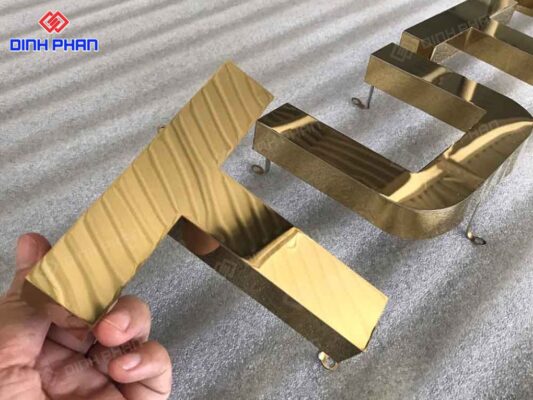 Chữ inox gương vàng