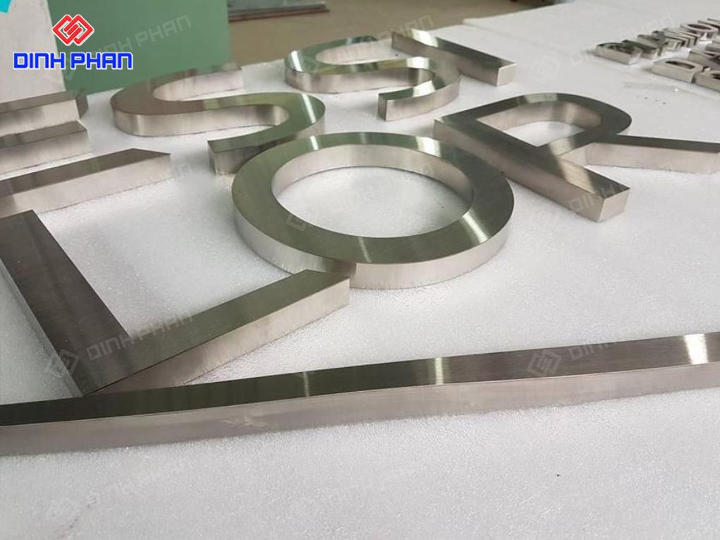 Chữ inox trắng xước