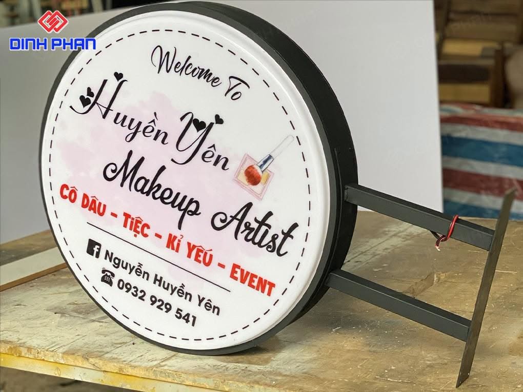 Làm bảng hiệu hộp đèn mica
