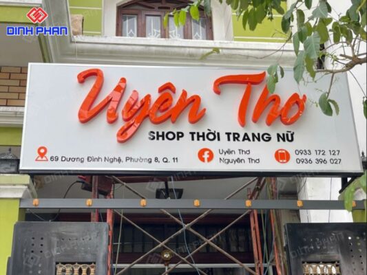 Làm bảng hiệu mica