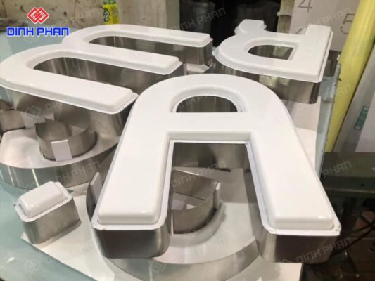 Chữ inox mặt mica hút nổi