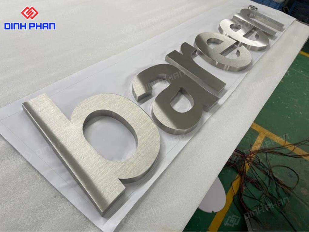 Chữ inox trắng bóng